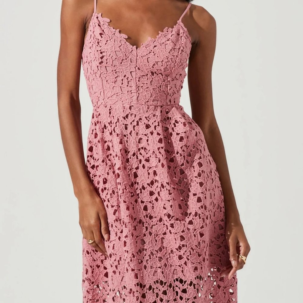 ASTR The Lace Midi Dress
